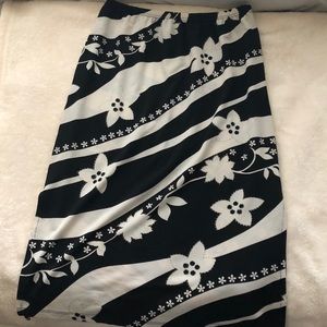Women’s Black and white skirt